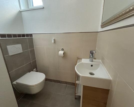 Wohnhaus mit zwei separaten Wohneinheiten – ideal für Familie & Vermietung, AUT